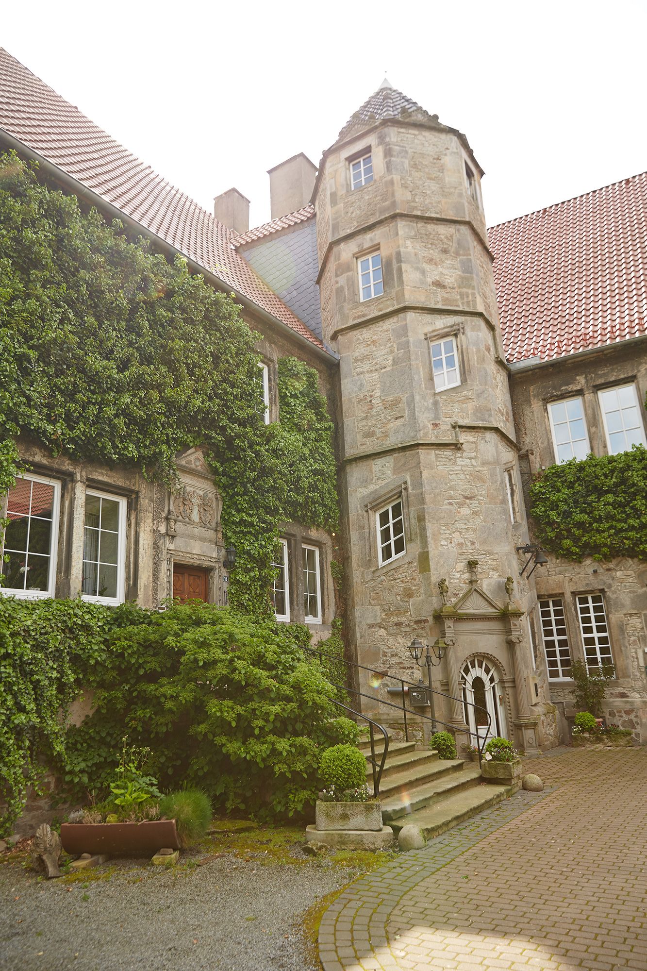 {nbase:fileProperty(propertyName: 'alternative', falId: {item})}