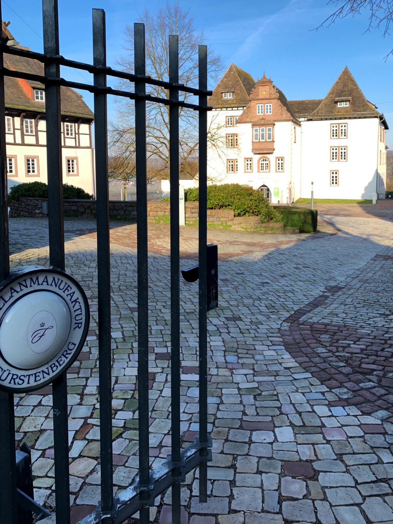 {nbase:fileProperty(propertyName: 'alternative', falId: {item})}