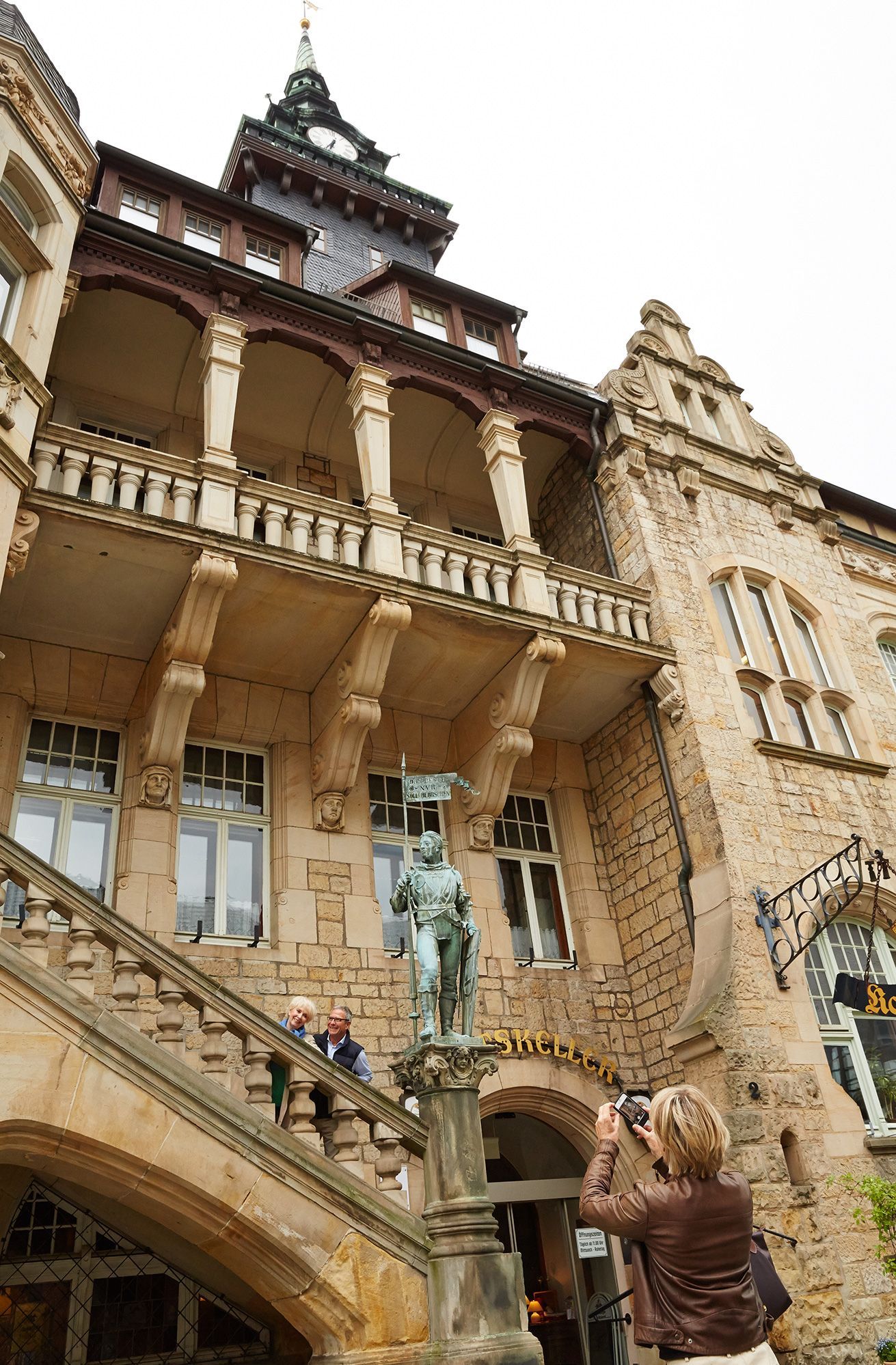 {nbase:fileProperty(propertyName: 'alternative', falId: {item})}